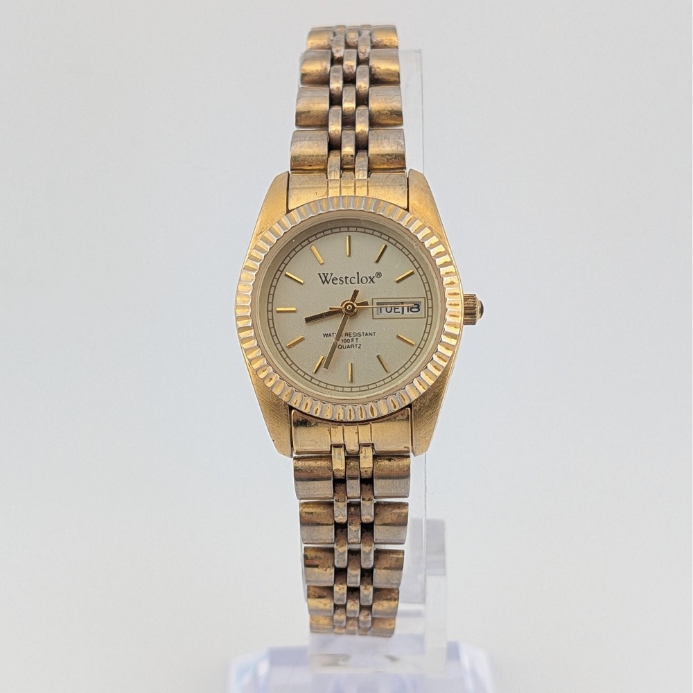 Westclox Day Date Gold Tone Fluted Bezel Quartz Watch 26mm WR 100